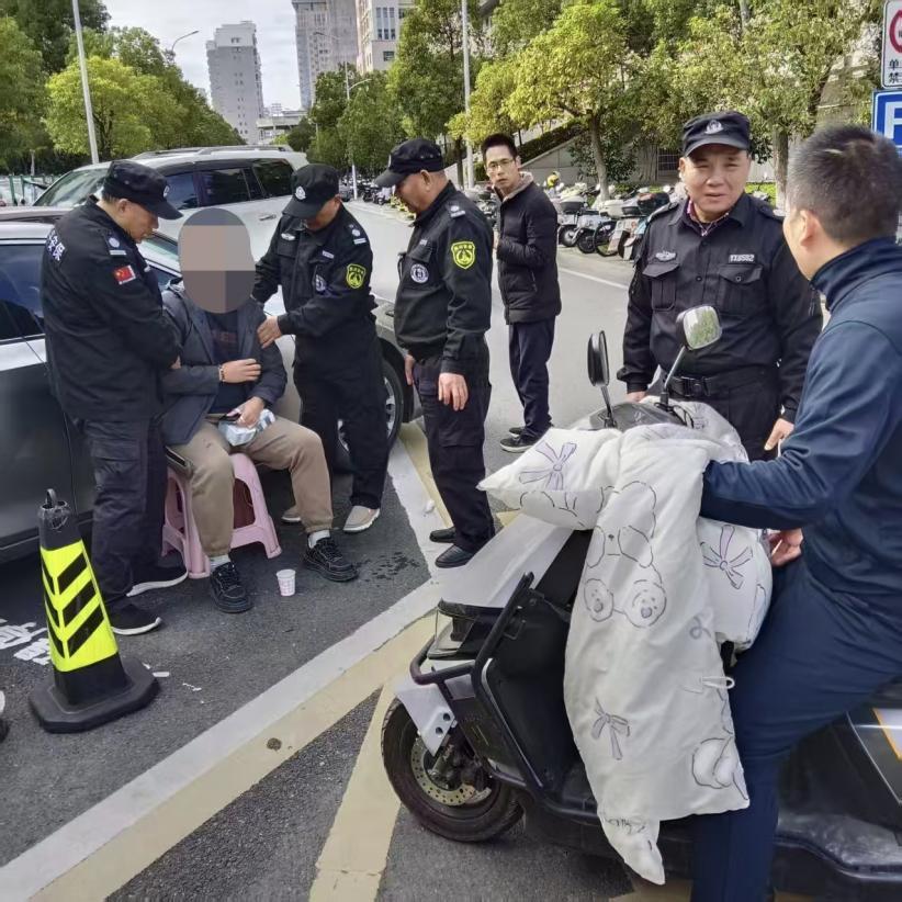 暖心瞬間！贛縣區政中心路人暈倒，燕興保安迅速救助轉危為安